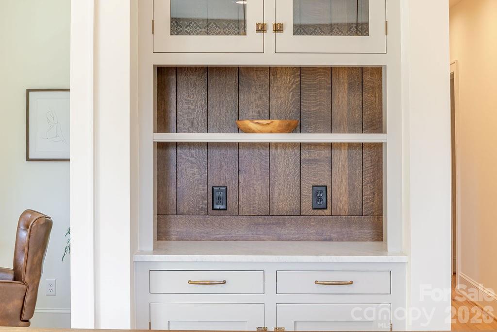 18 Normandy Road — Asheville