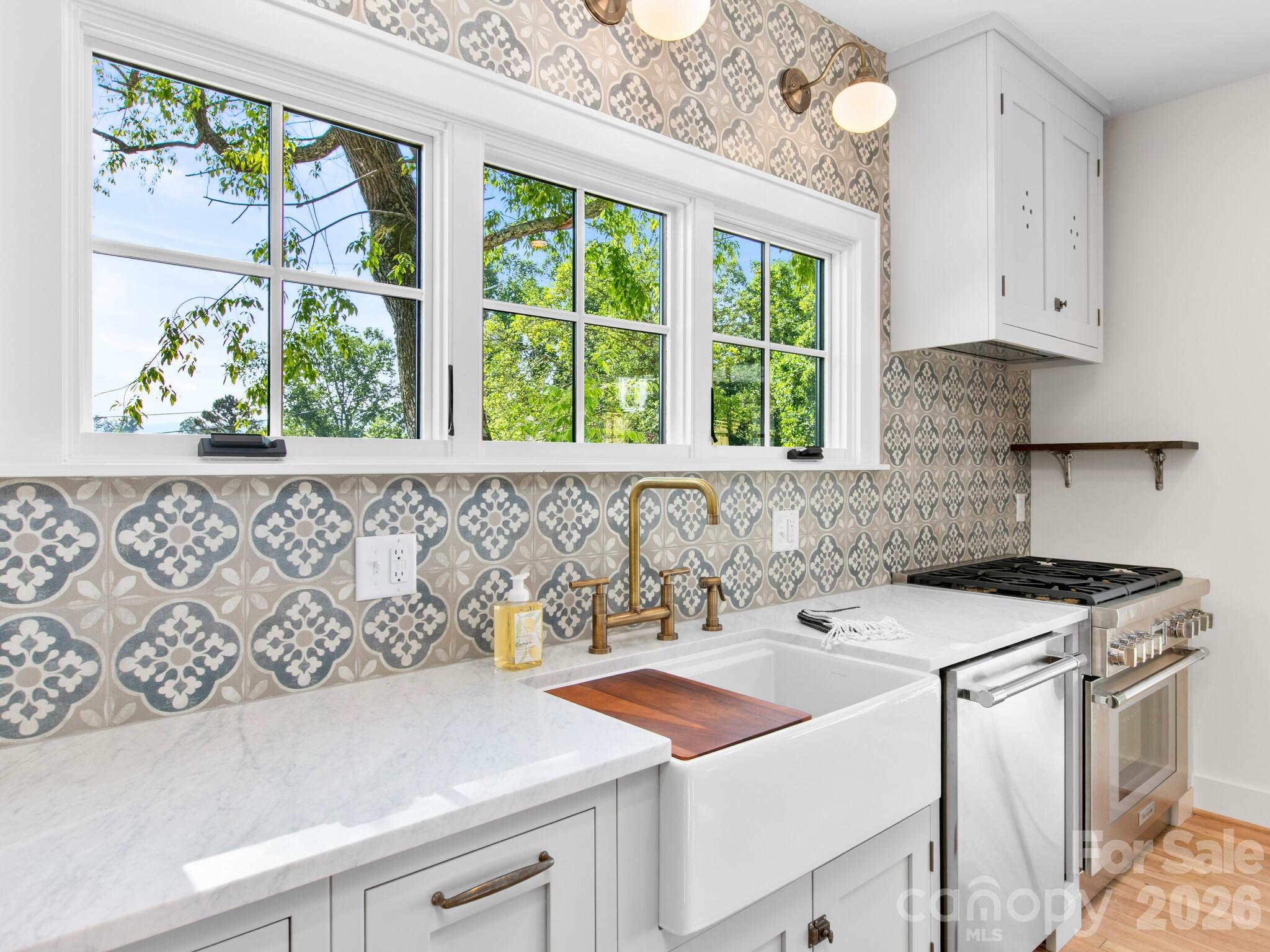 18 Normandy Road — Asheville