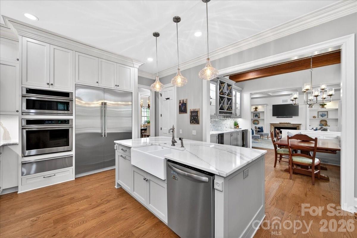 2135 Sharon Avenue — Charlotte