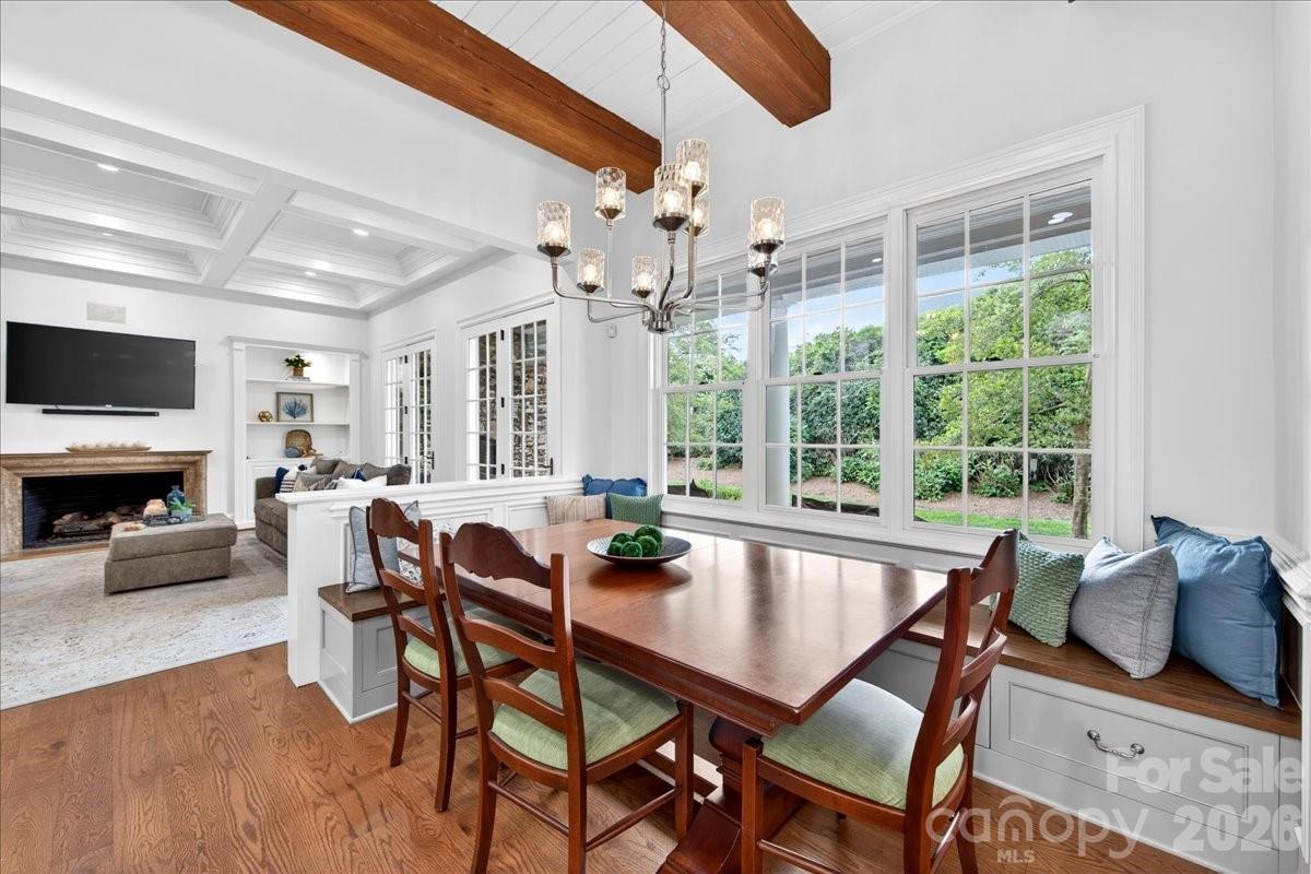 2135 Sharon Avenue — Charlotte