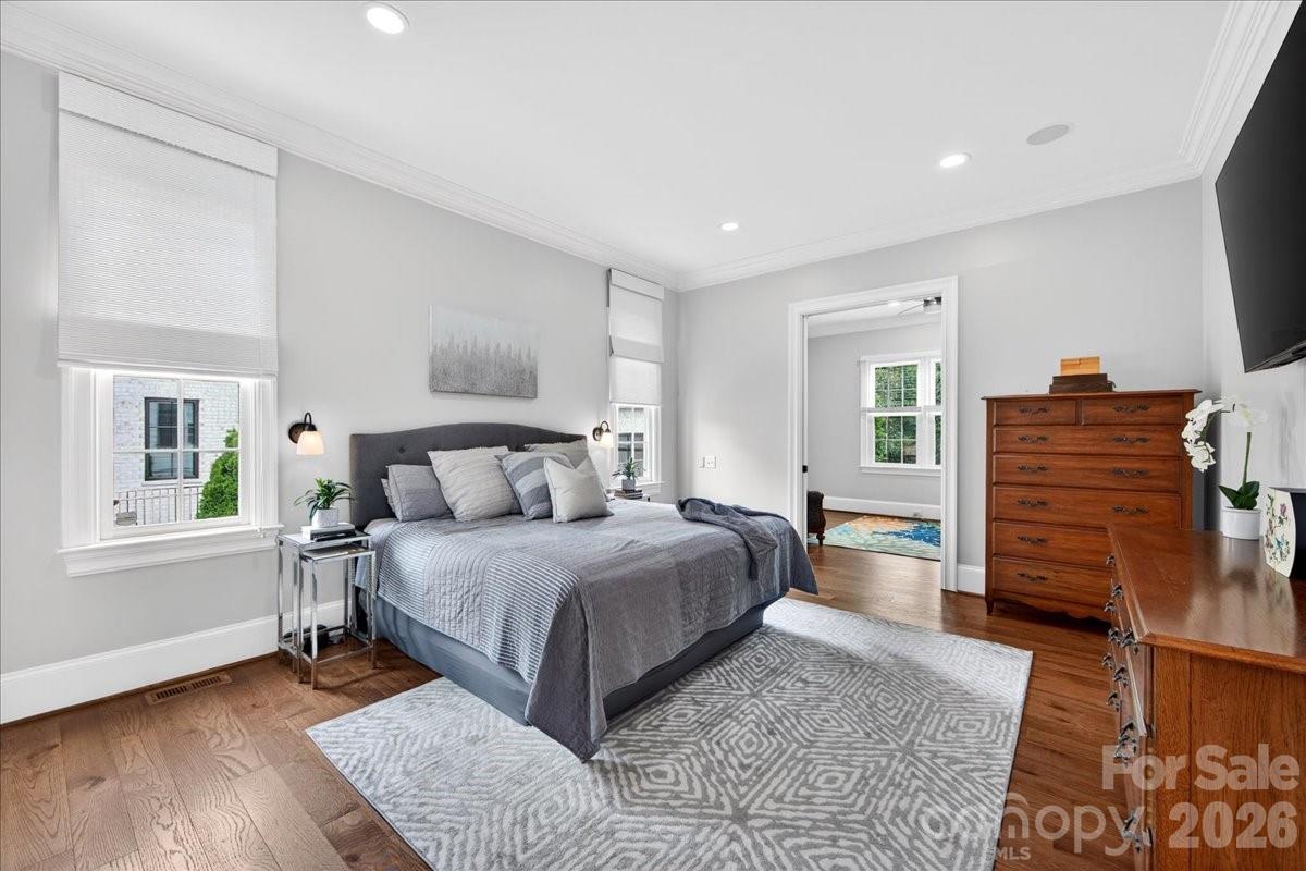 2135 Sharon Avenue — Charlotte