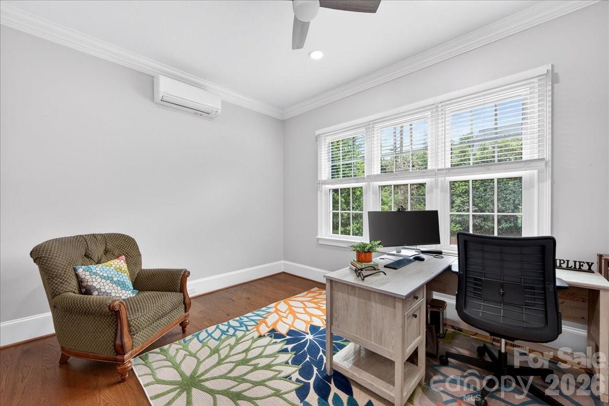 2135 Sharon Avenue — Charlotte