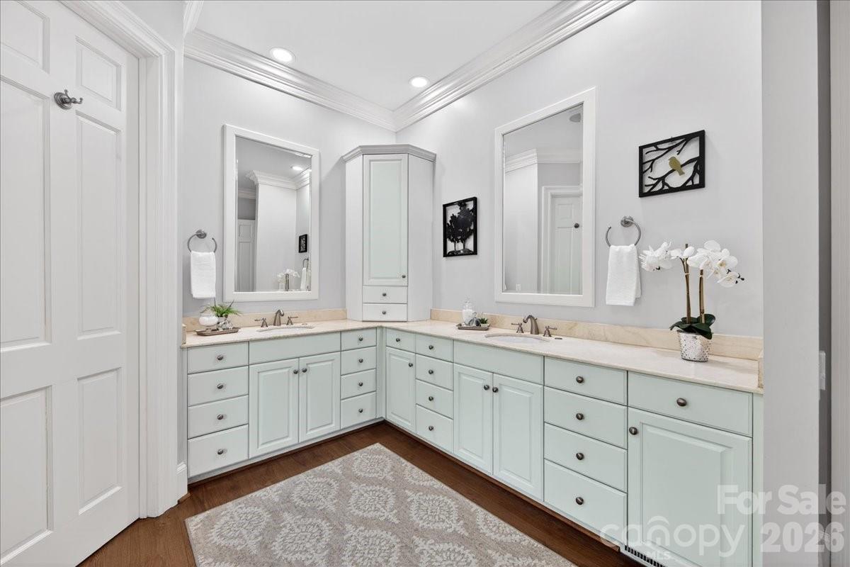 2135 Sharon Avenue — Charlotte