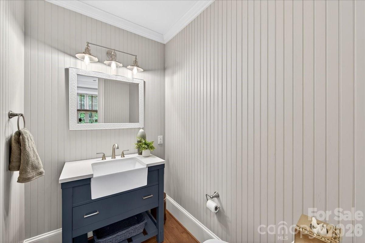 2135 Sharon Avenue — Charlotte