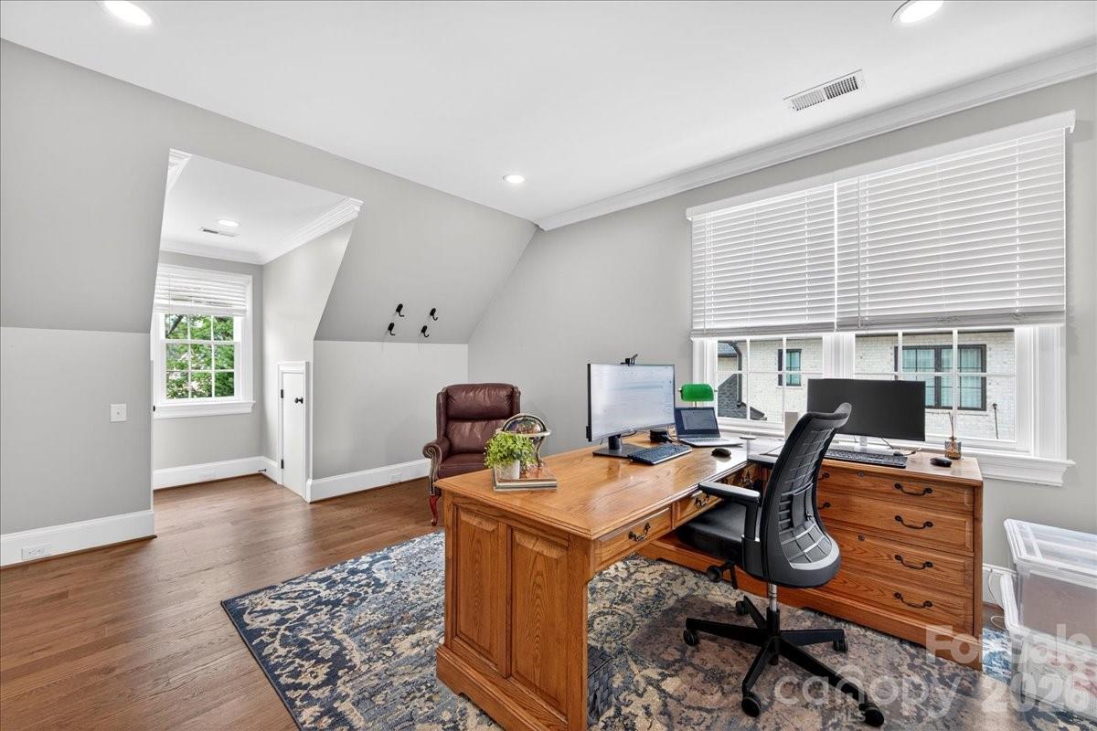 2135 Sharon Avenue — Charlotte