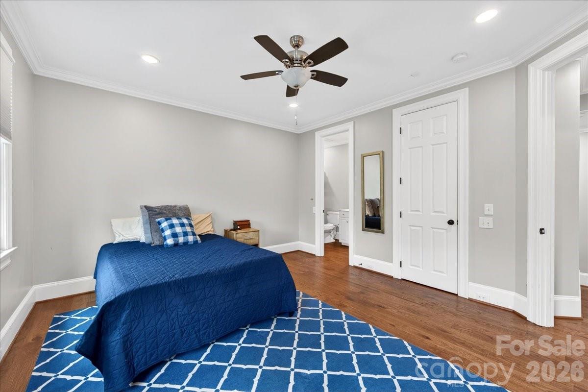 2135 Sharon Avenue — Charlotte