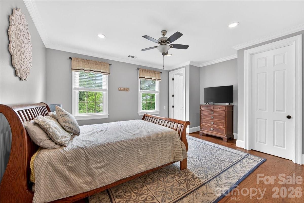 2135 Sharon Avenue — Charlotte