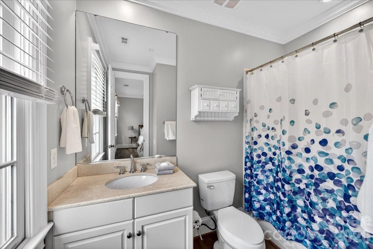 2135 Sharon Avenue — Charlotte