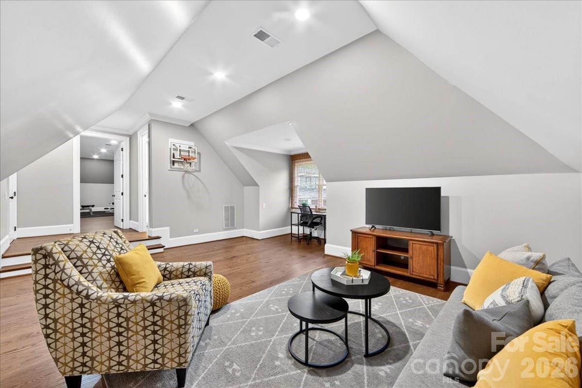 2135 Sharon Avenue — Charlotte