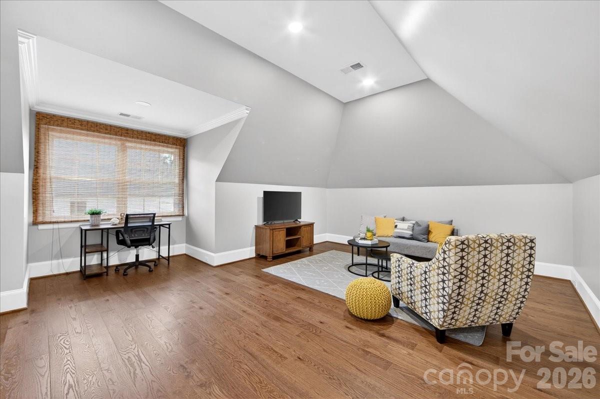 2135 Sharon Avenue — Charlotte