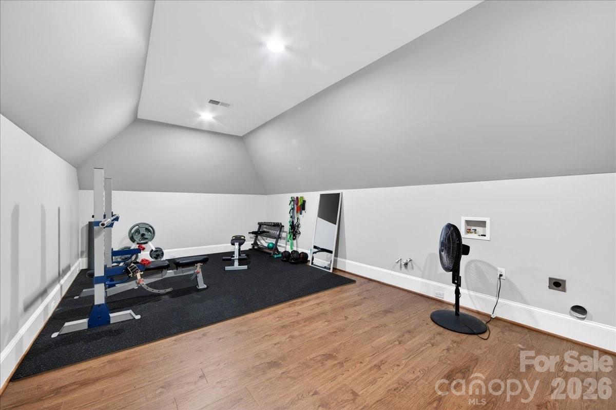 2135 Sharon Avenue — Charlotte