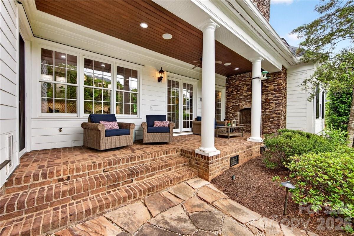2135 Sharon Avenue — Charlotte