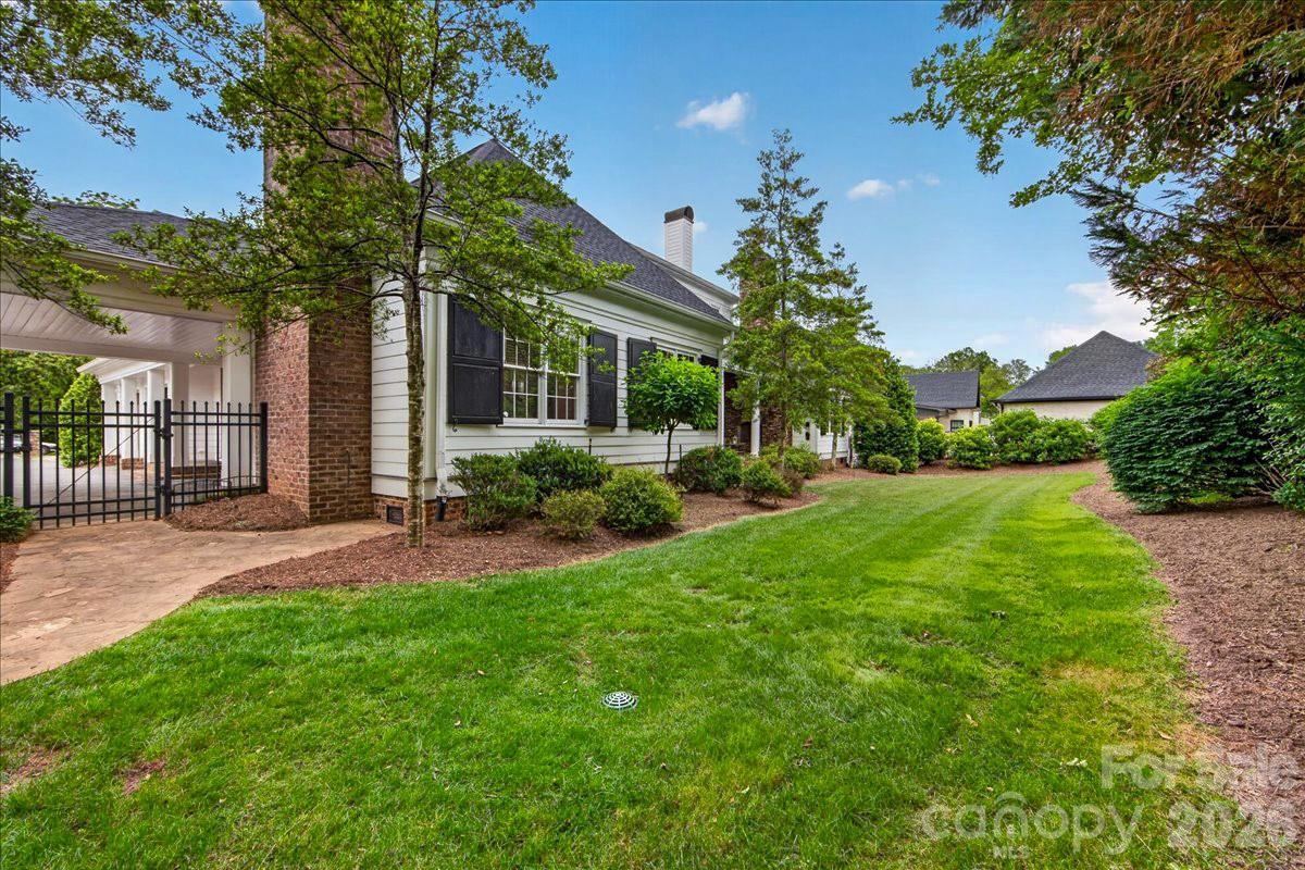 2135 Sharon Avenue — Charlotte