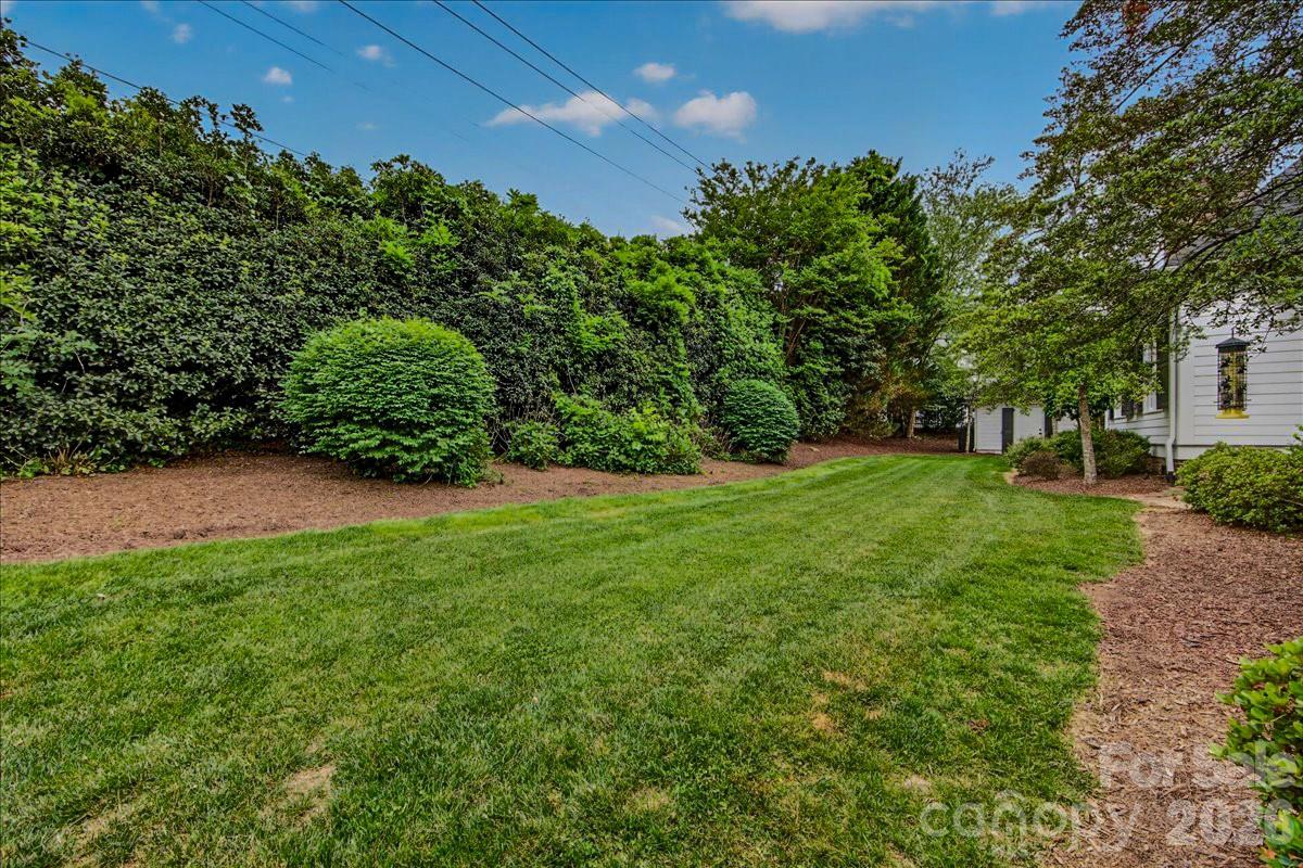 2135 Sharon Avenue — Charlotte
