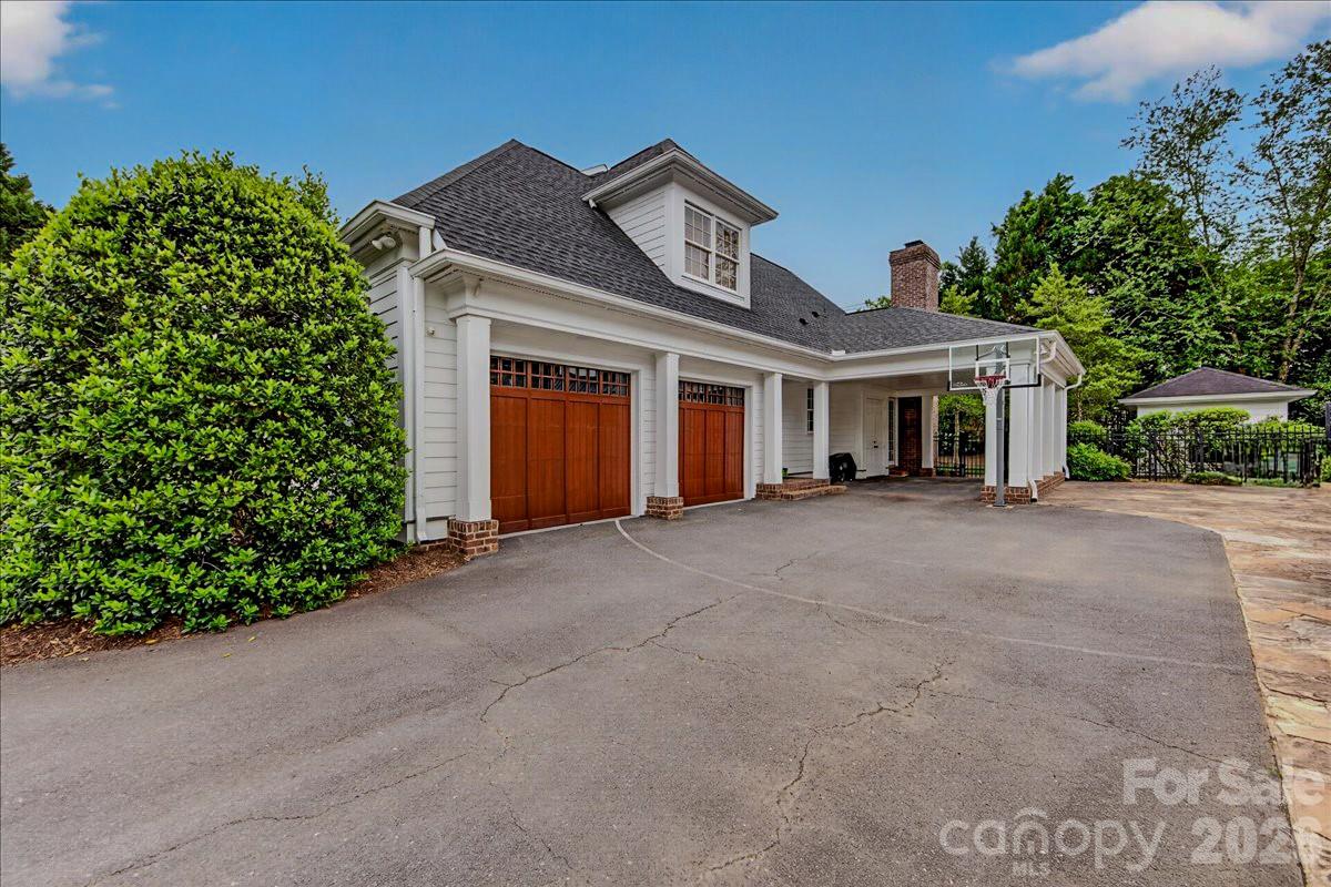 2135 Sharon Avenue — Charlotte