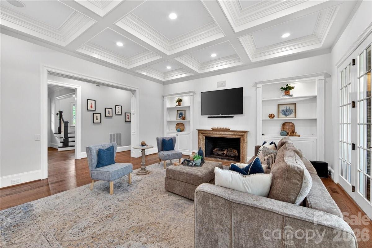 2135 Sharon Avenue — Charlotte