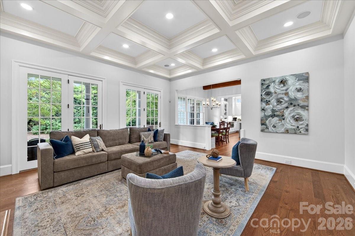 2135 Sharon Avenue — Charlotte