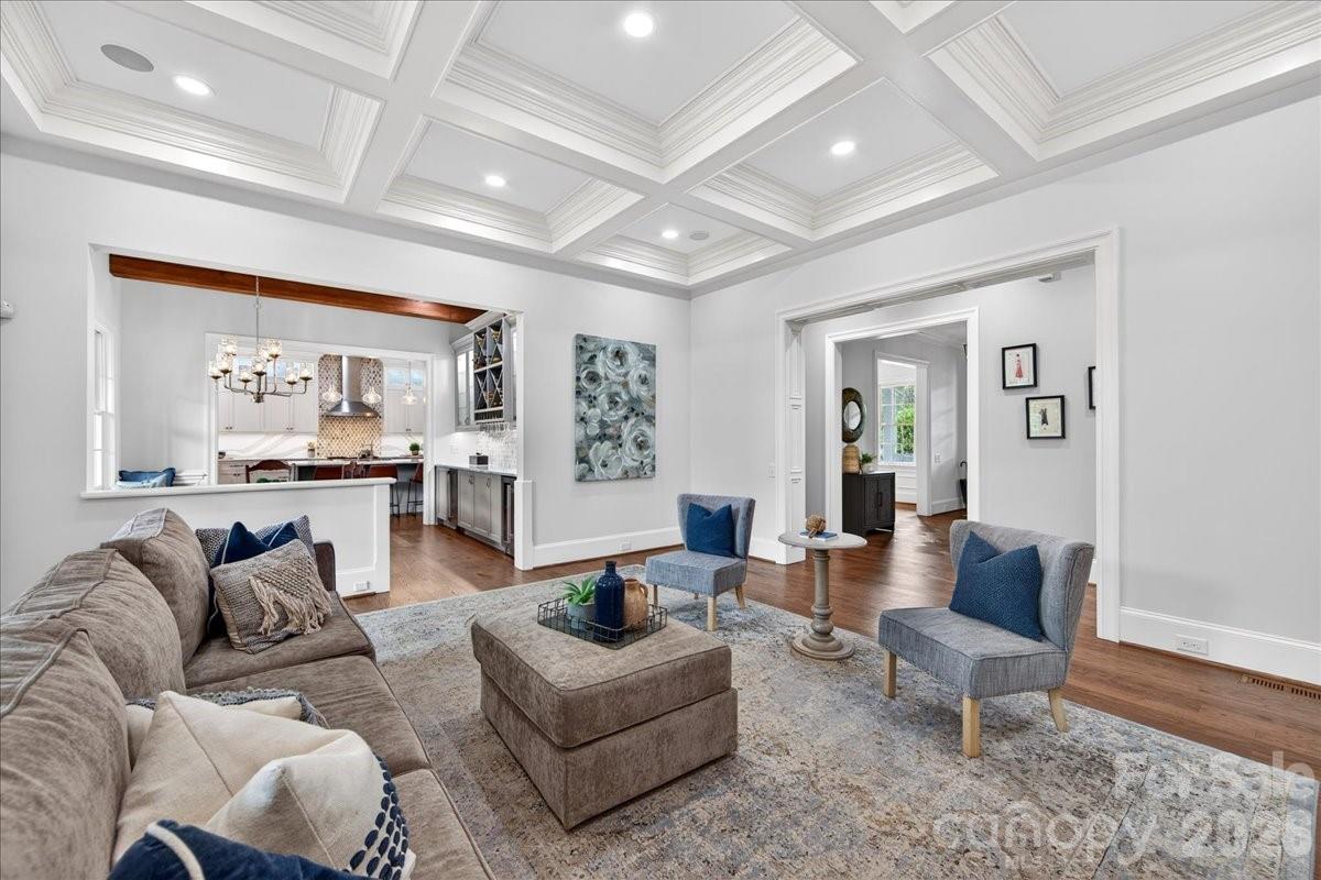 2135 Sharon Avenue — Charlotte