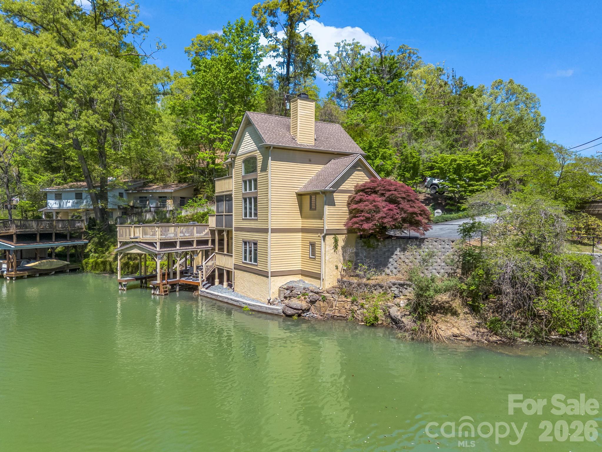 105 Tryon Bay Circle — Lake Lure