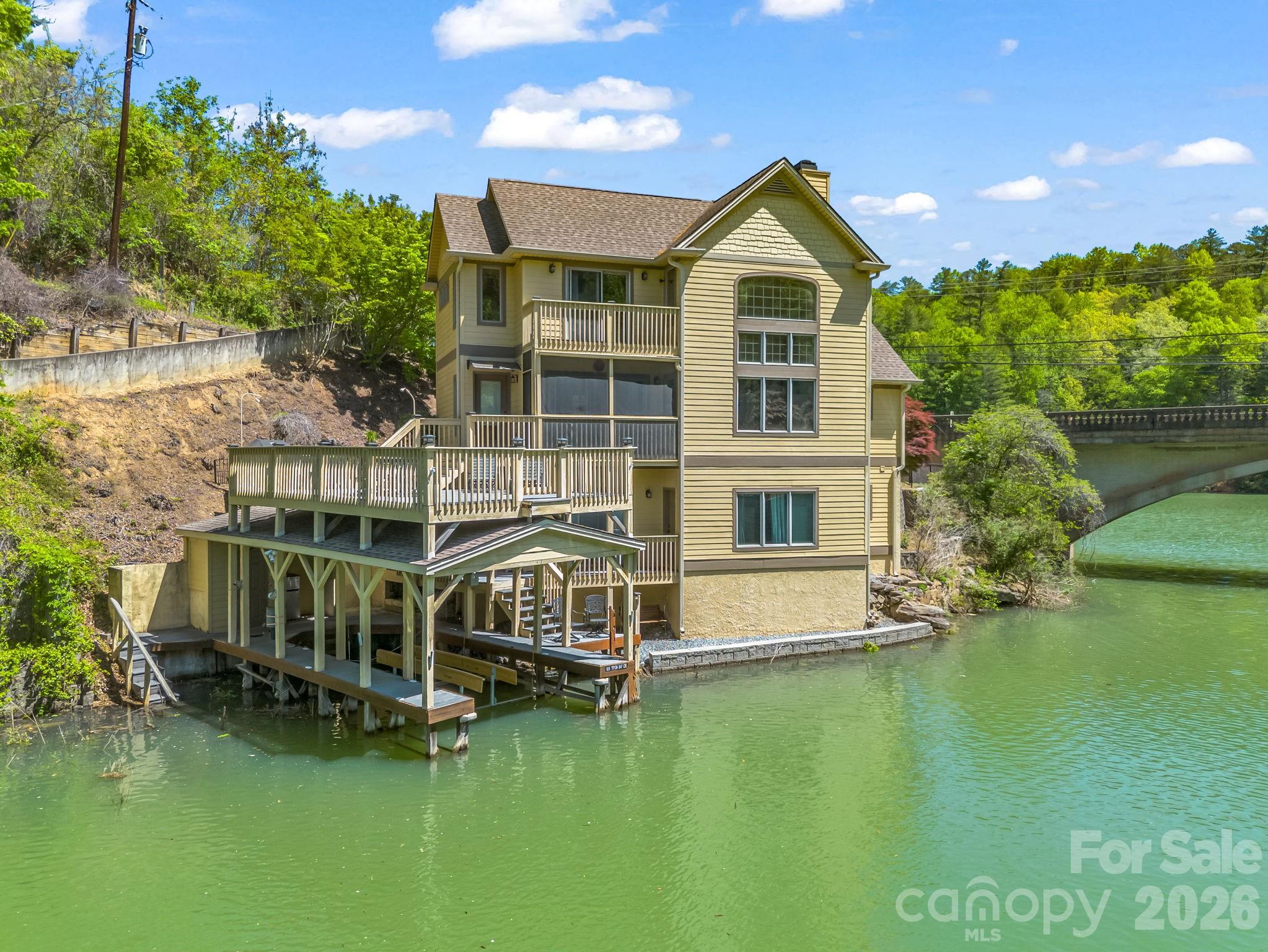 105 Tryon Bay Circle — Lake Lure