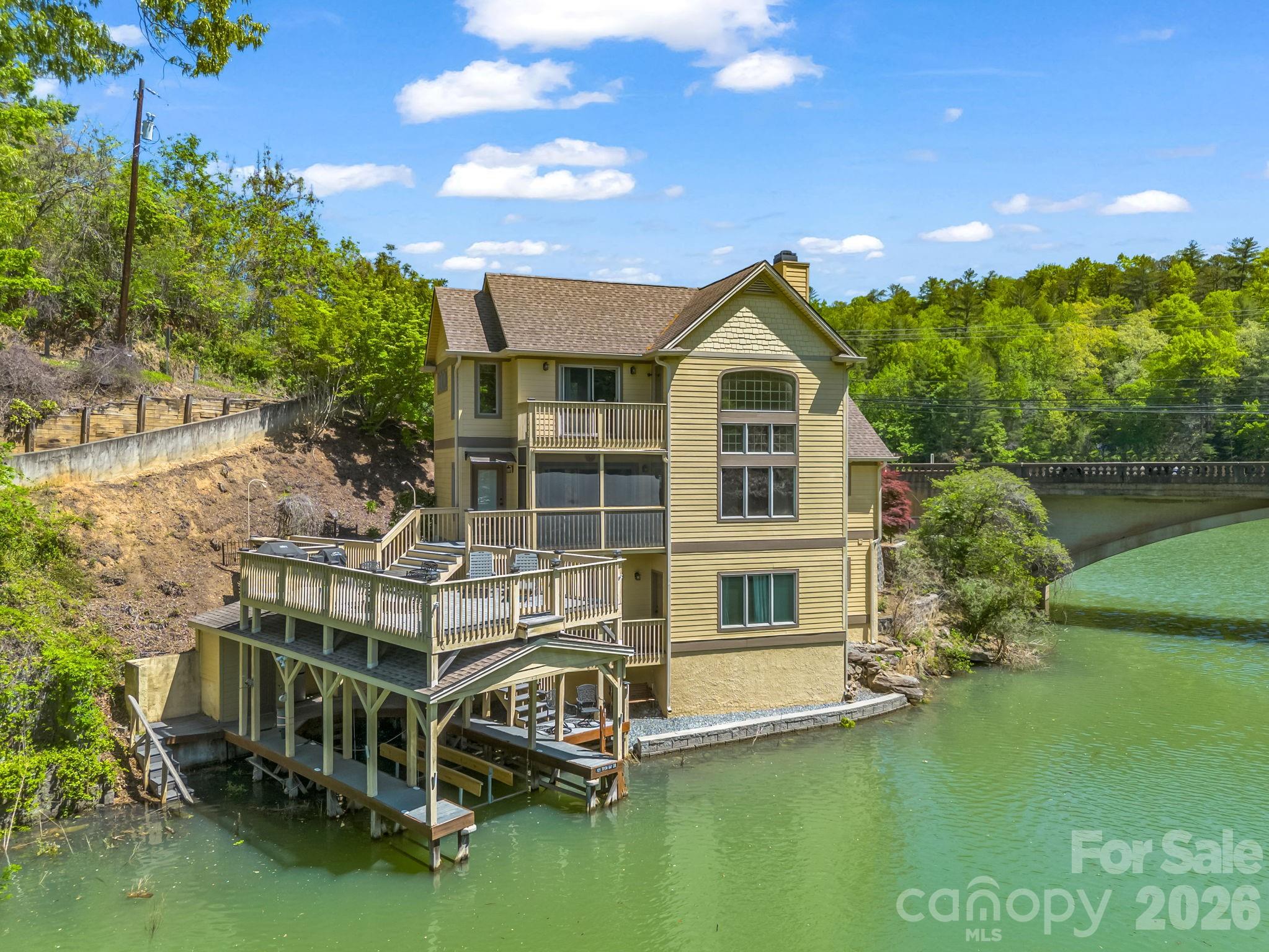105 Tryon Bay Circle — Lake Lure