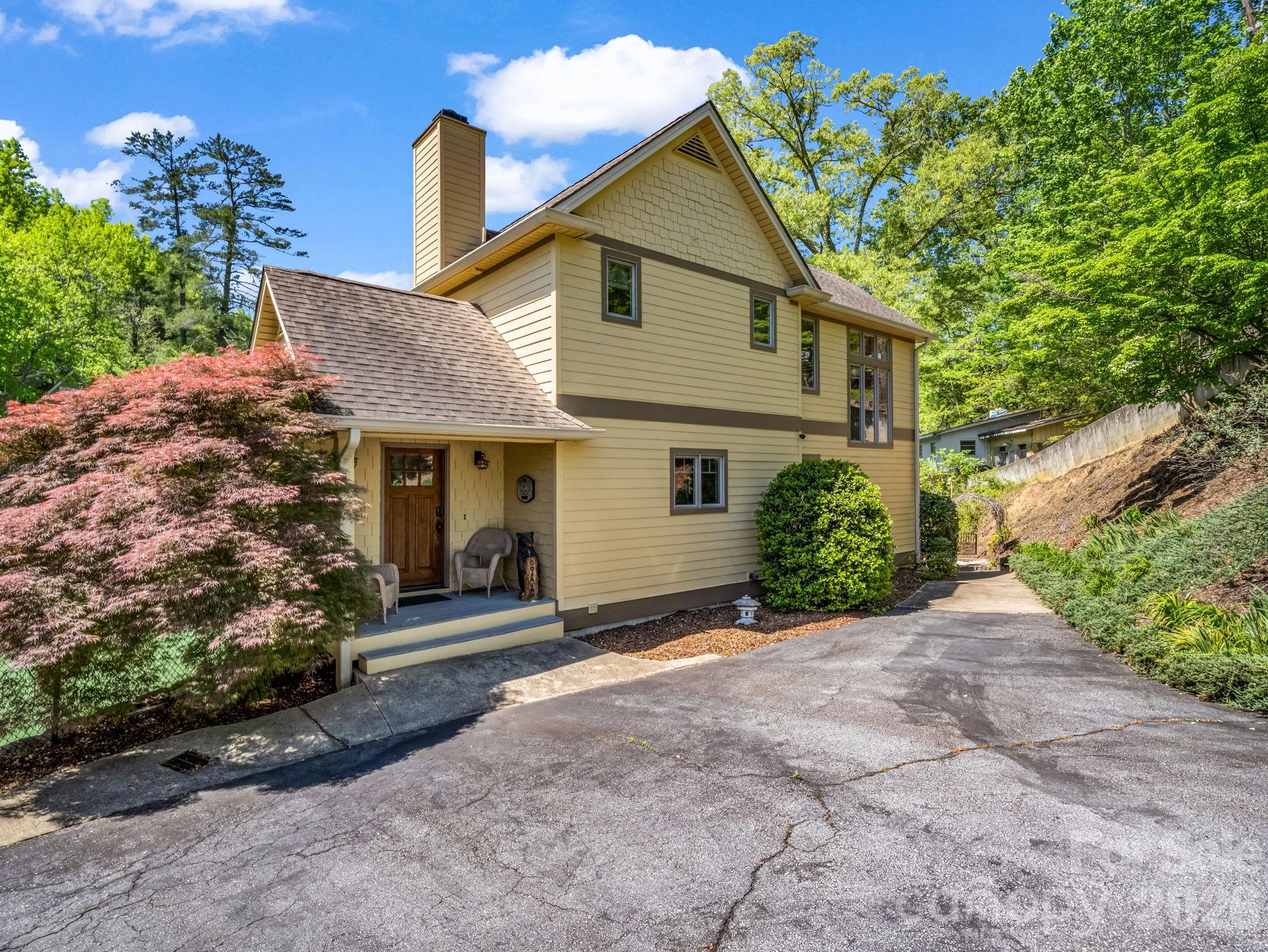 105 Tryon Bay Circle — Lake Lure
