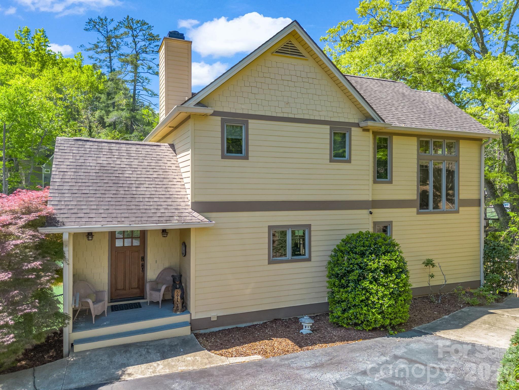 105 Tryon Bay Circle — Lake Lure
