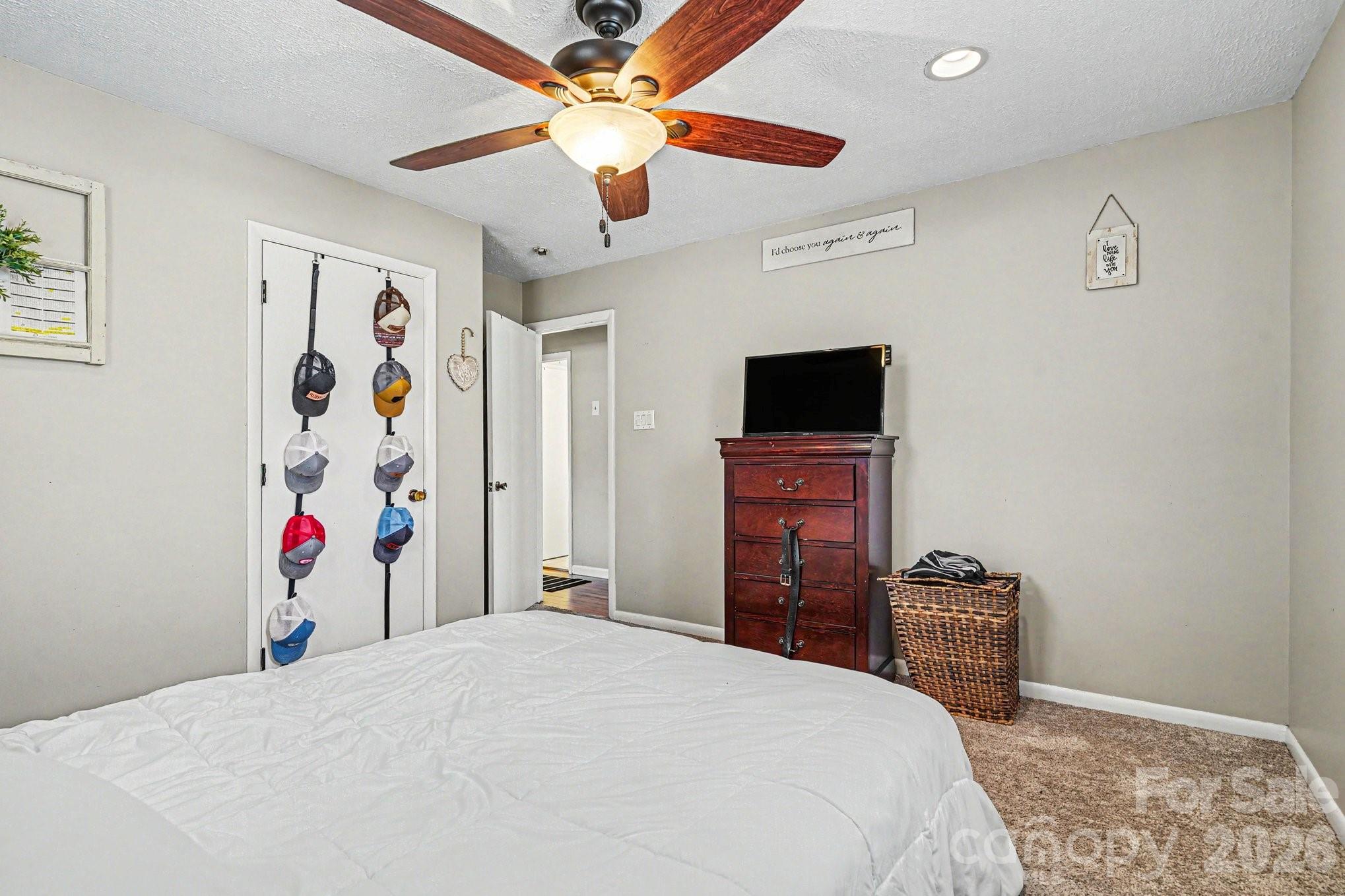 5069 W Piedmont Circle — Conover