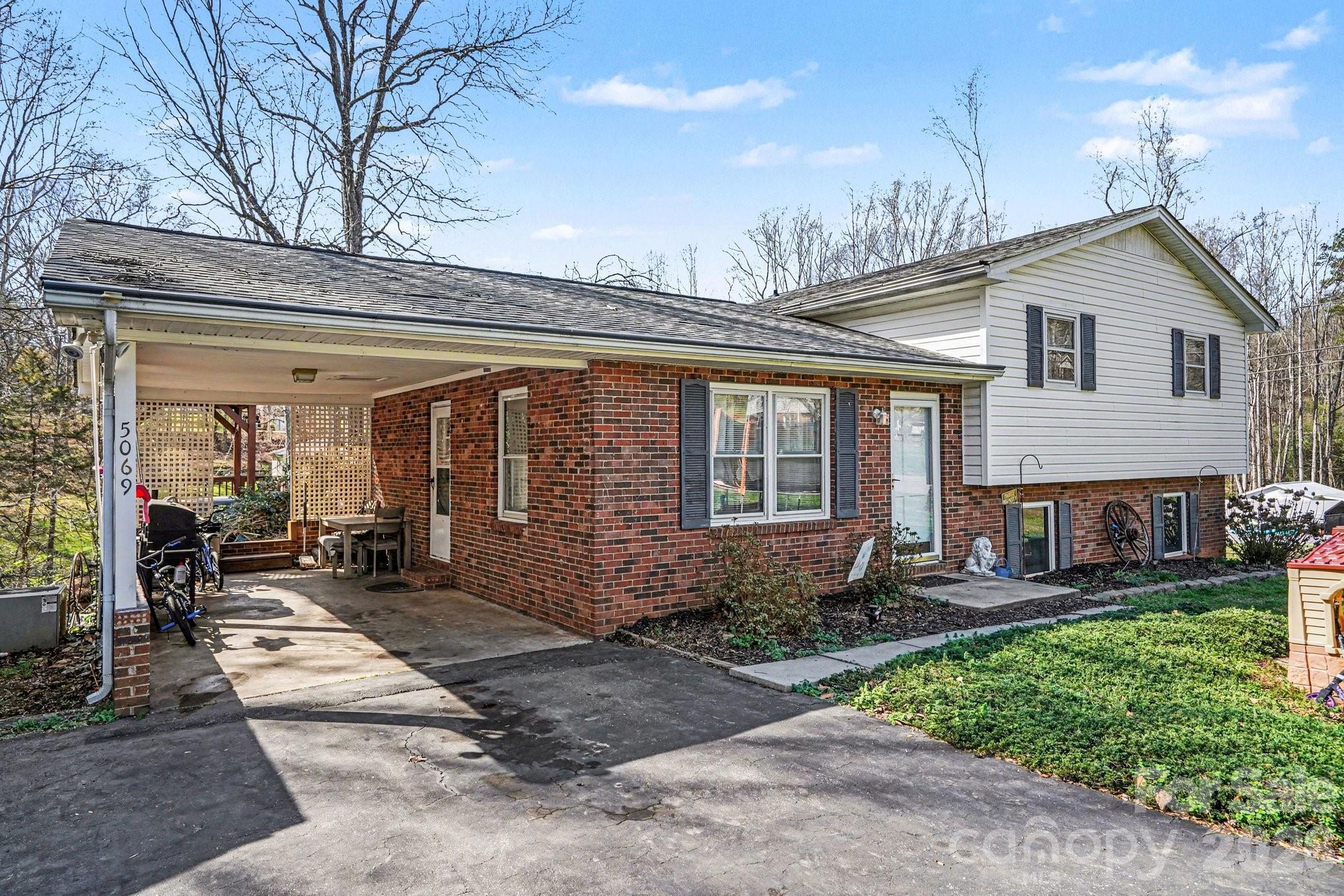 5069 W Piedmont Circle — Conover