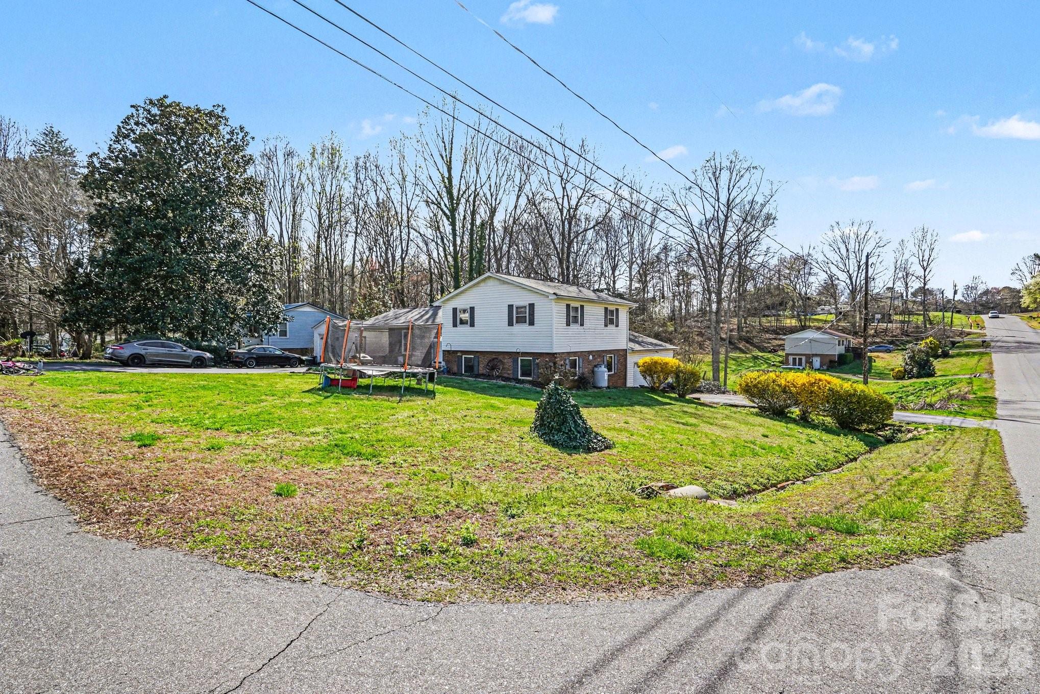 5069 W Piedmont Circle — Conover