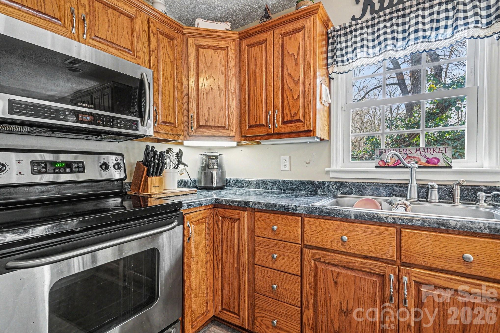 5069 W Piedmont Circle — Conover