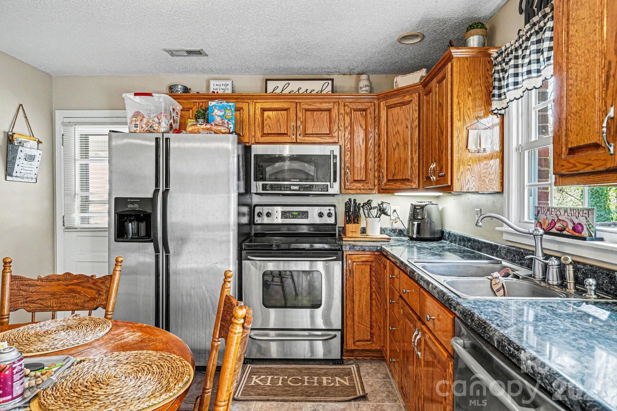 5069 W Piedmont Circle — Conover