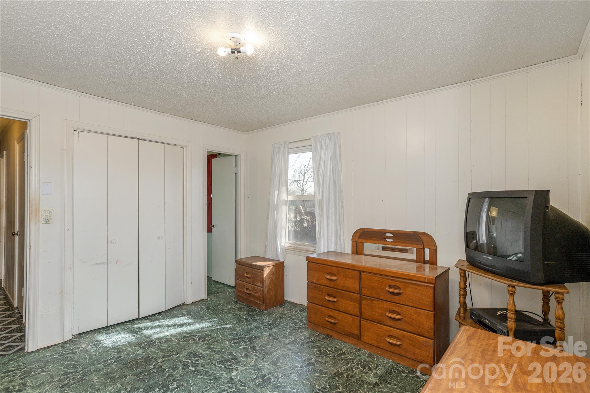 56 Fairview Avenue — Hendersonville
