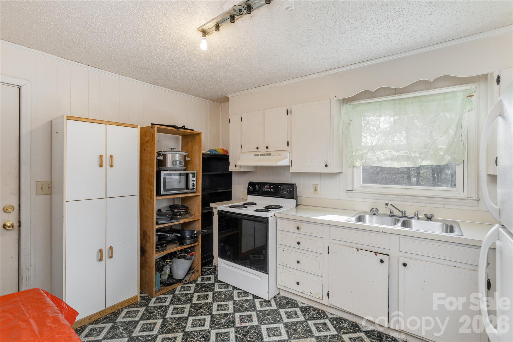 56 Fairview Avenue — Hendersonville