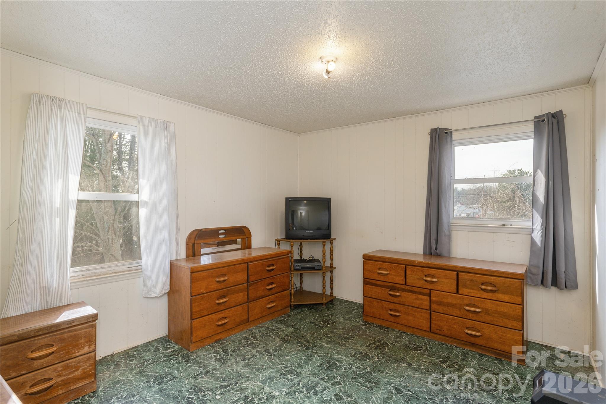 56 Fairview Avenue — Hendersonville
