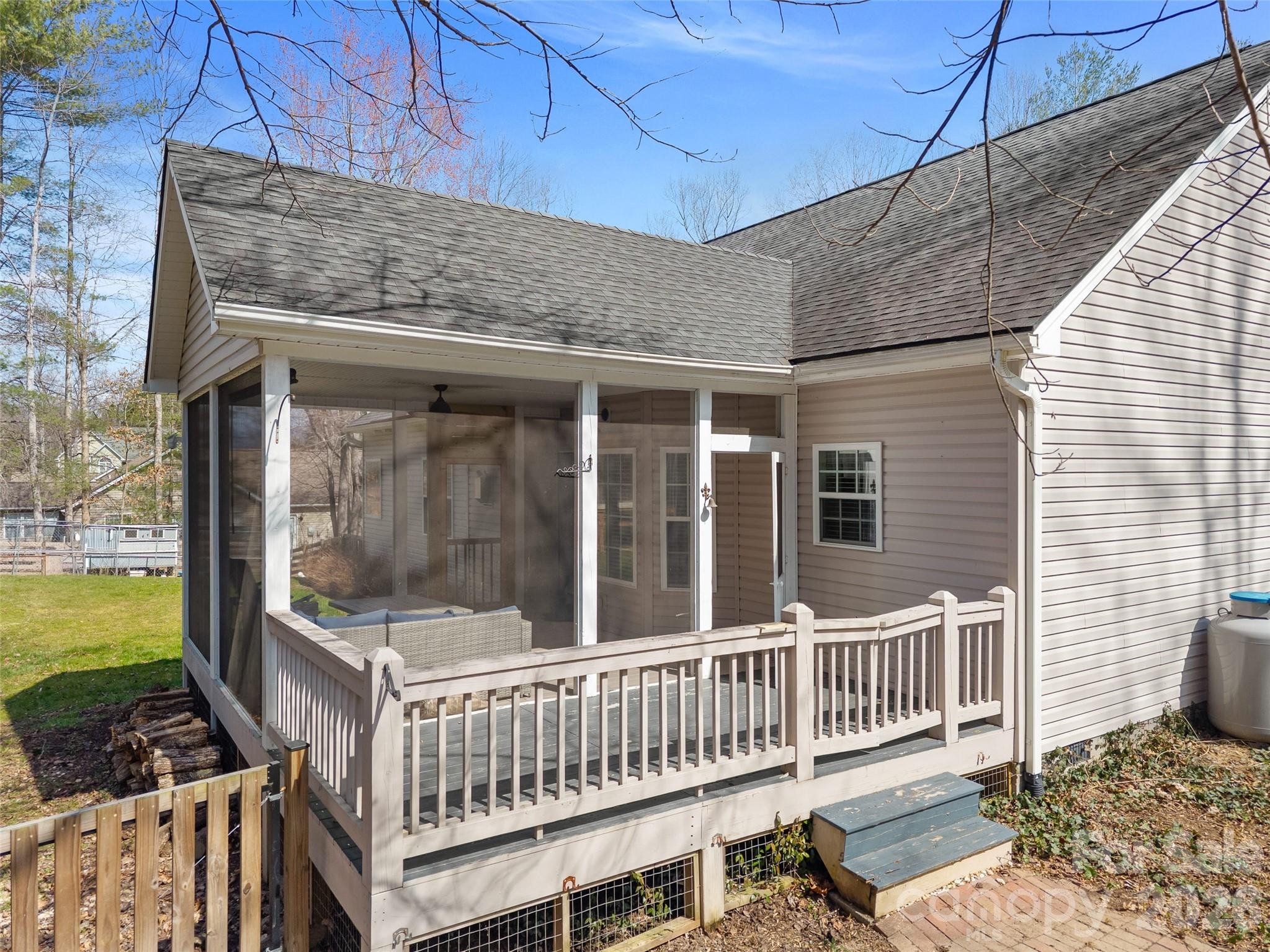 163 Oak Apple Lane — Hendersonville