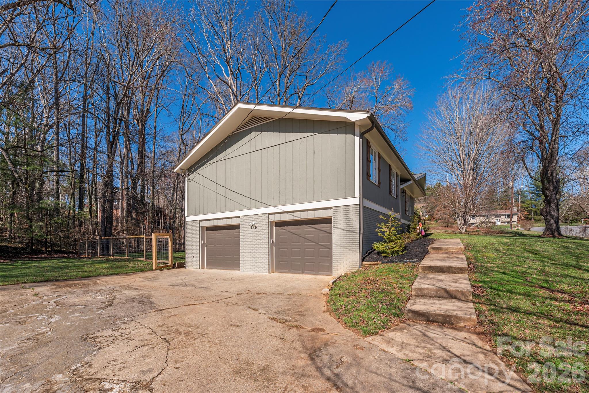 330 Woody Lane — Asheville