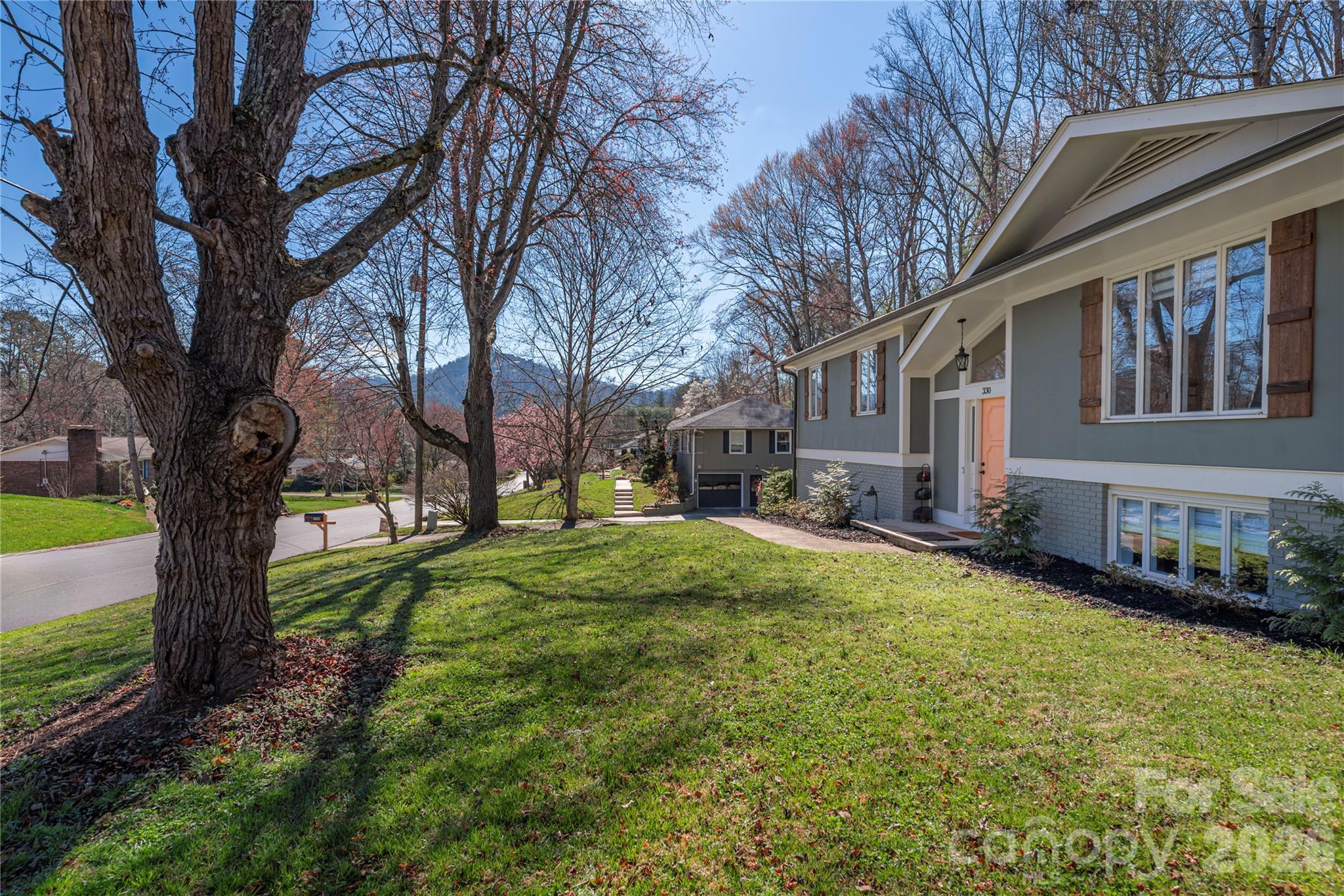 330 Woody Lane — Asheville
