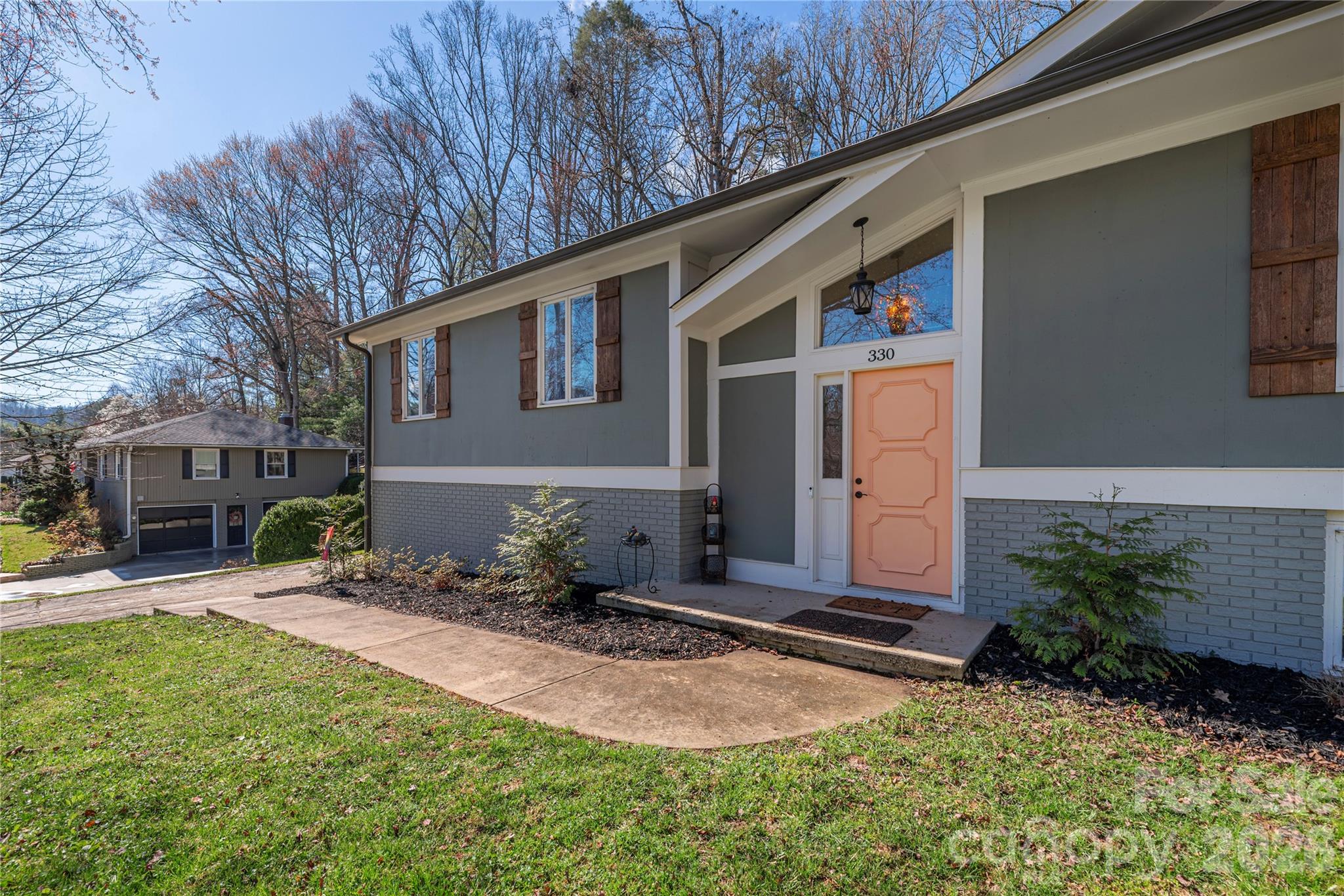 330 Woody Lane — Asheville