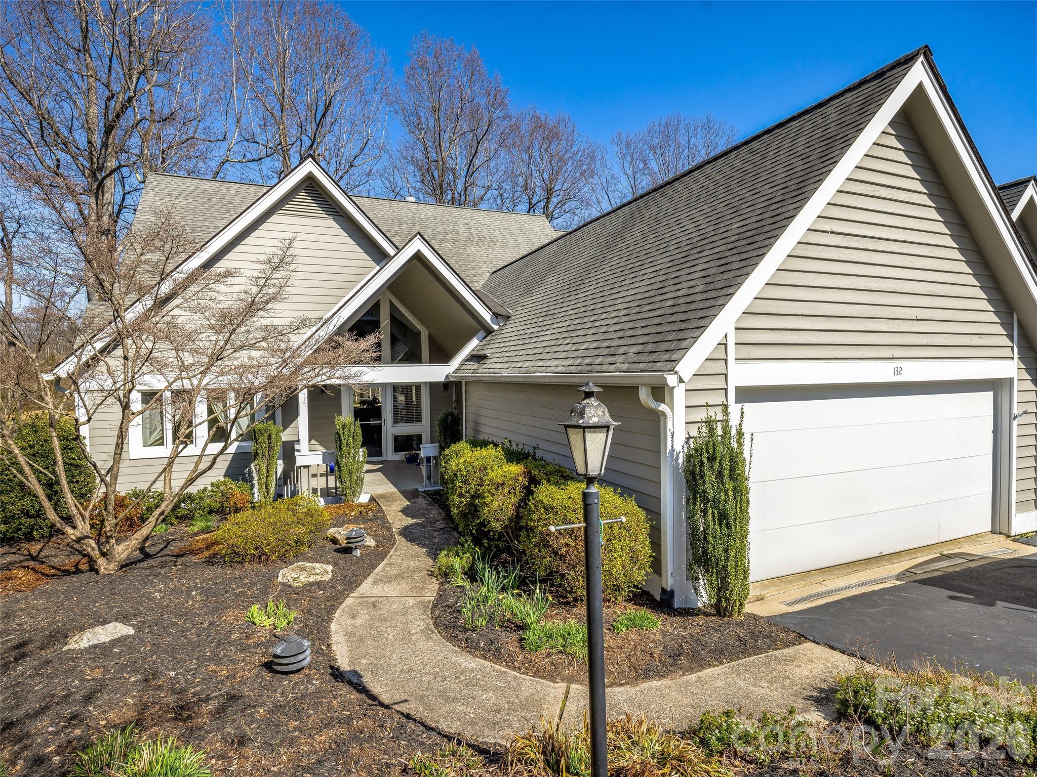 132 Overlook Drive — Flat Rock