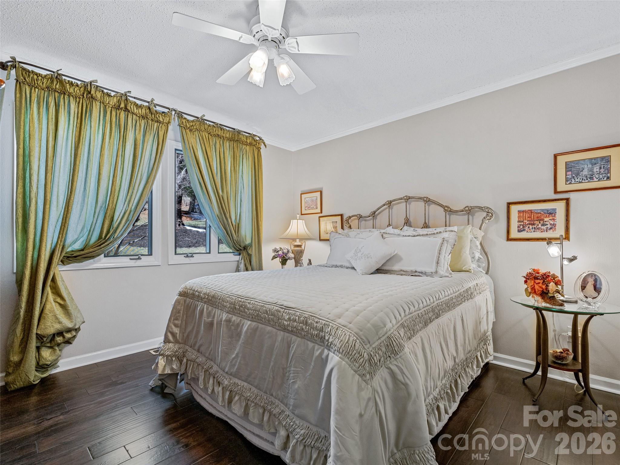 132 Overlook Drive — Flat Rock