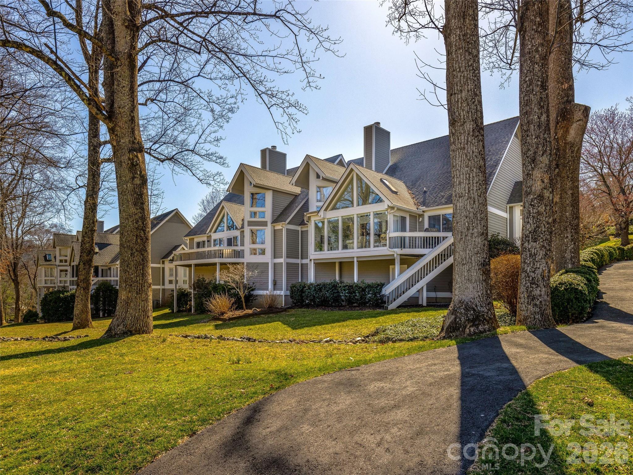 132 Overlook Drive — Flat Rock