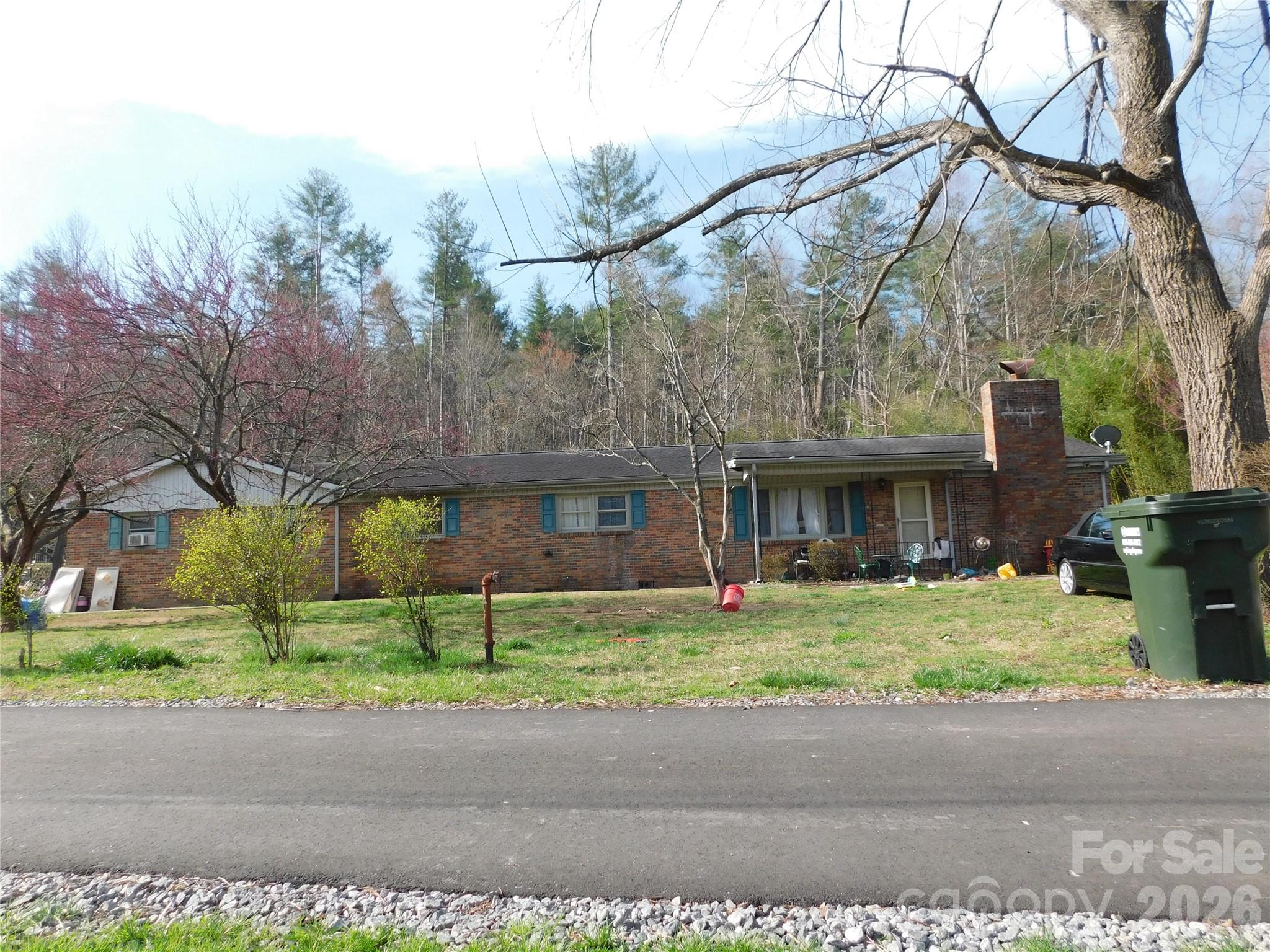102 Jeff Street — Hendersonville