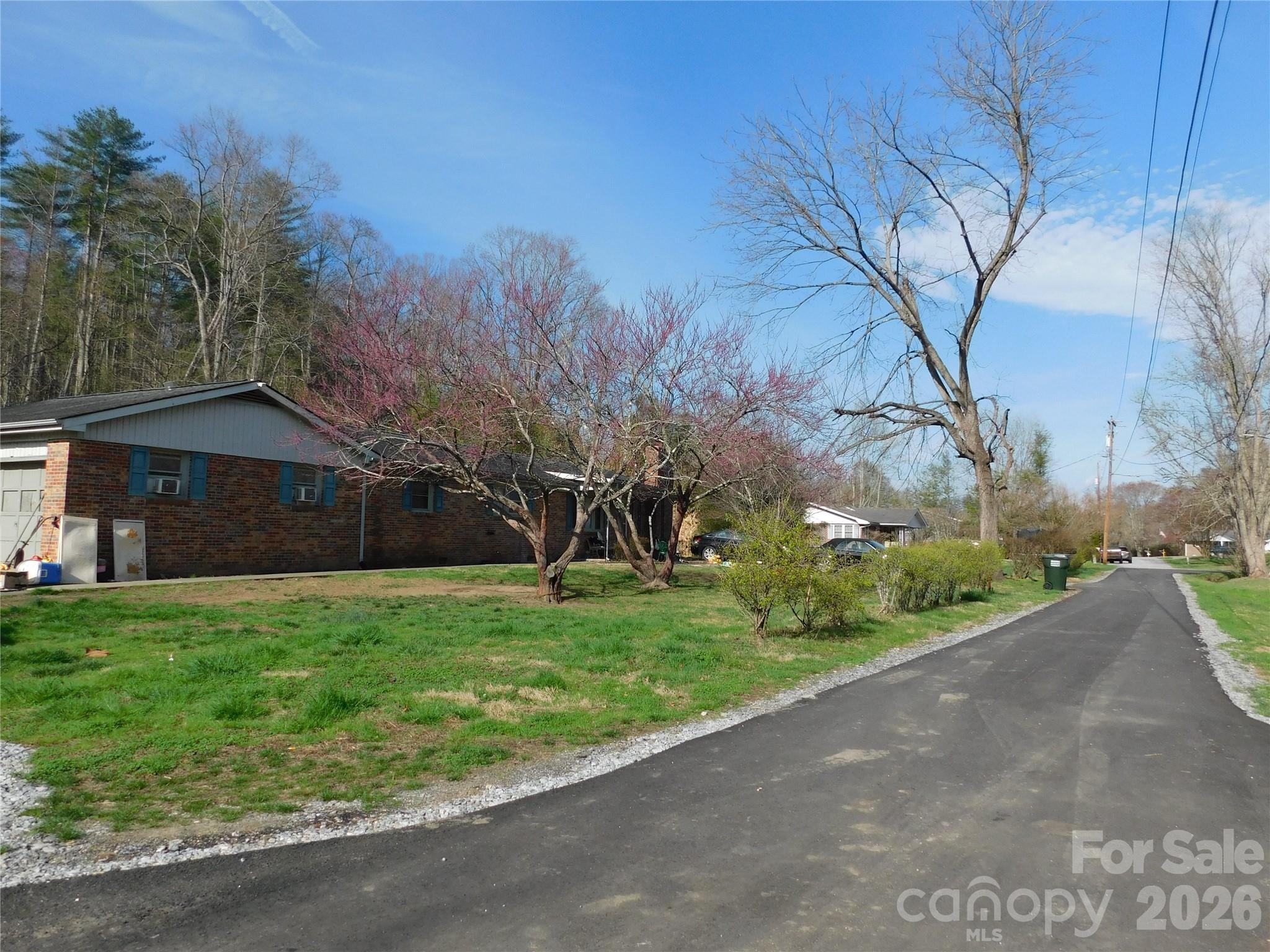 102 Jeff Street — Hendersonville