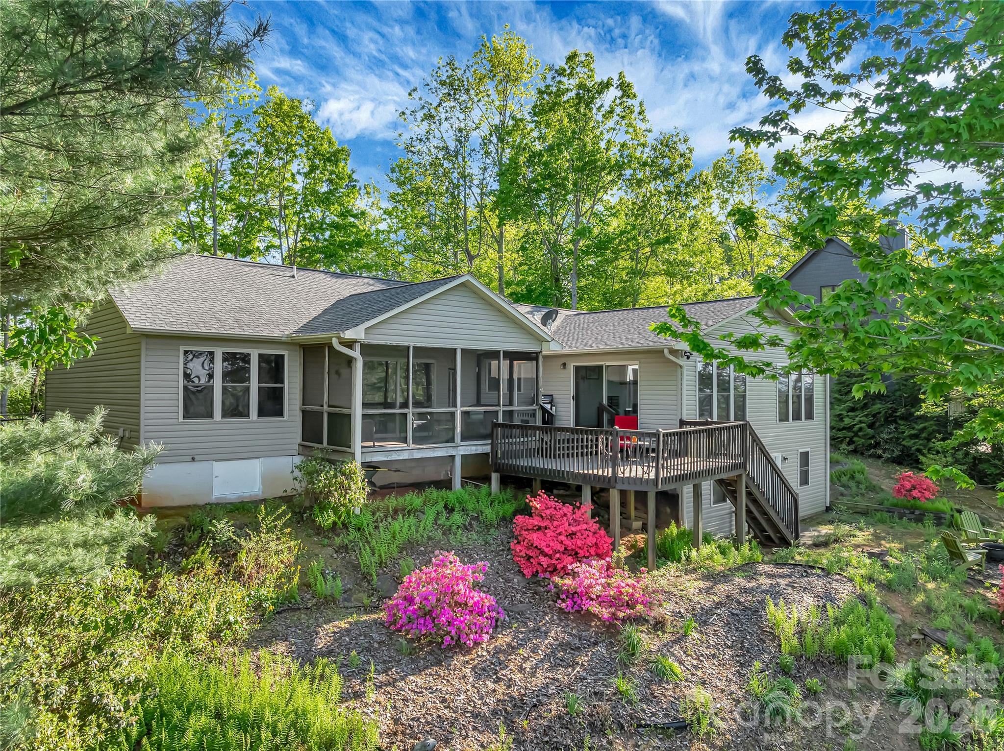 405 Glen Echo Circle — Saluda