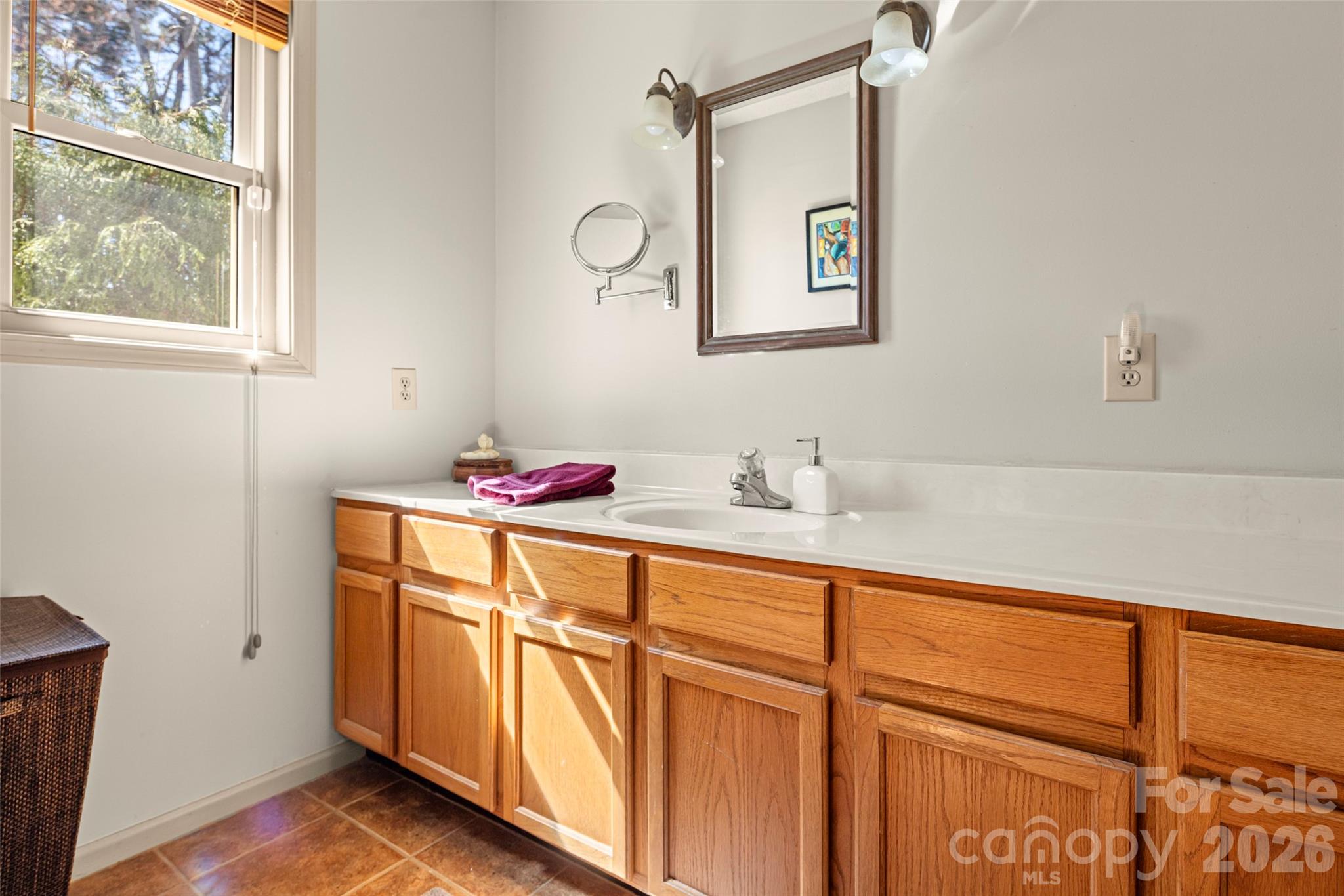405 Glen Echo Circle — Saluda