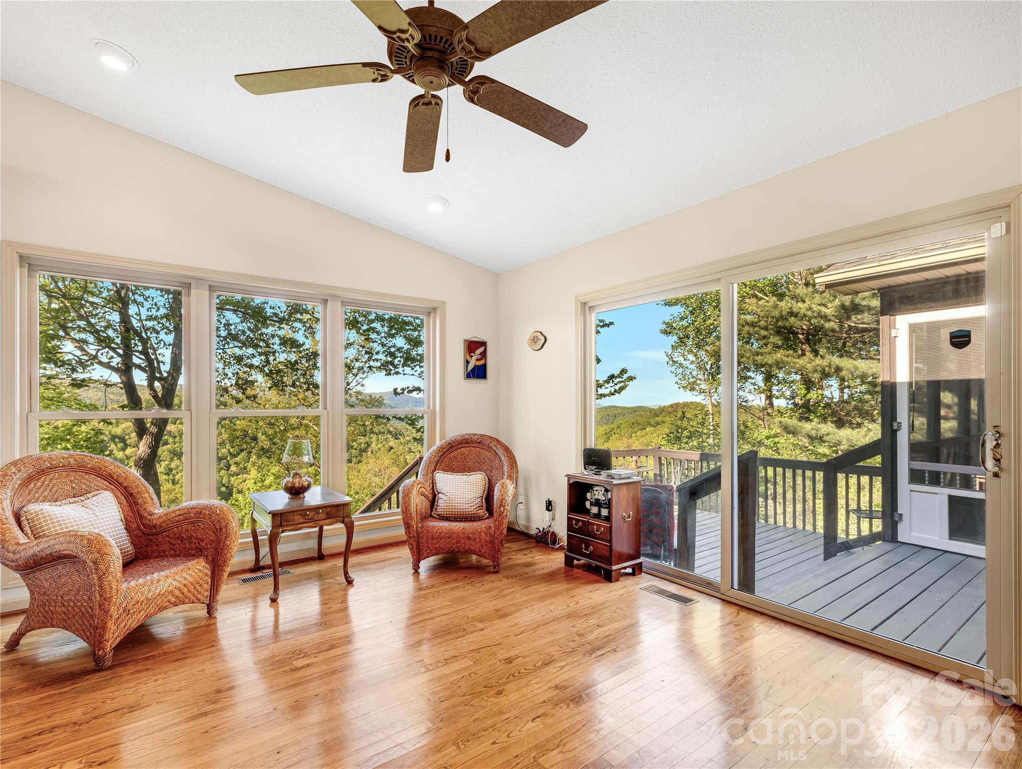 405 Glen Echo Circle — Saluda