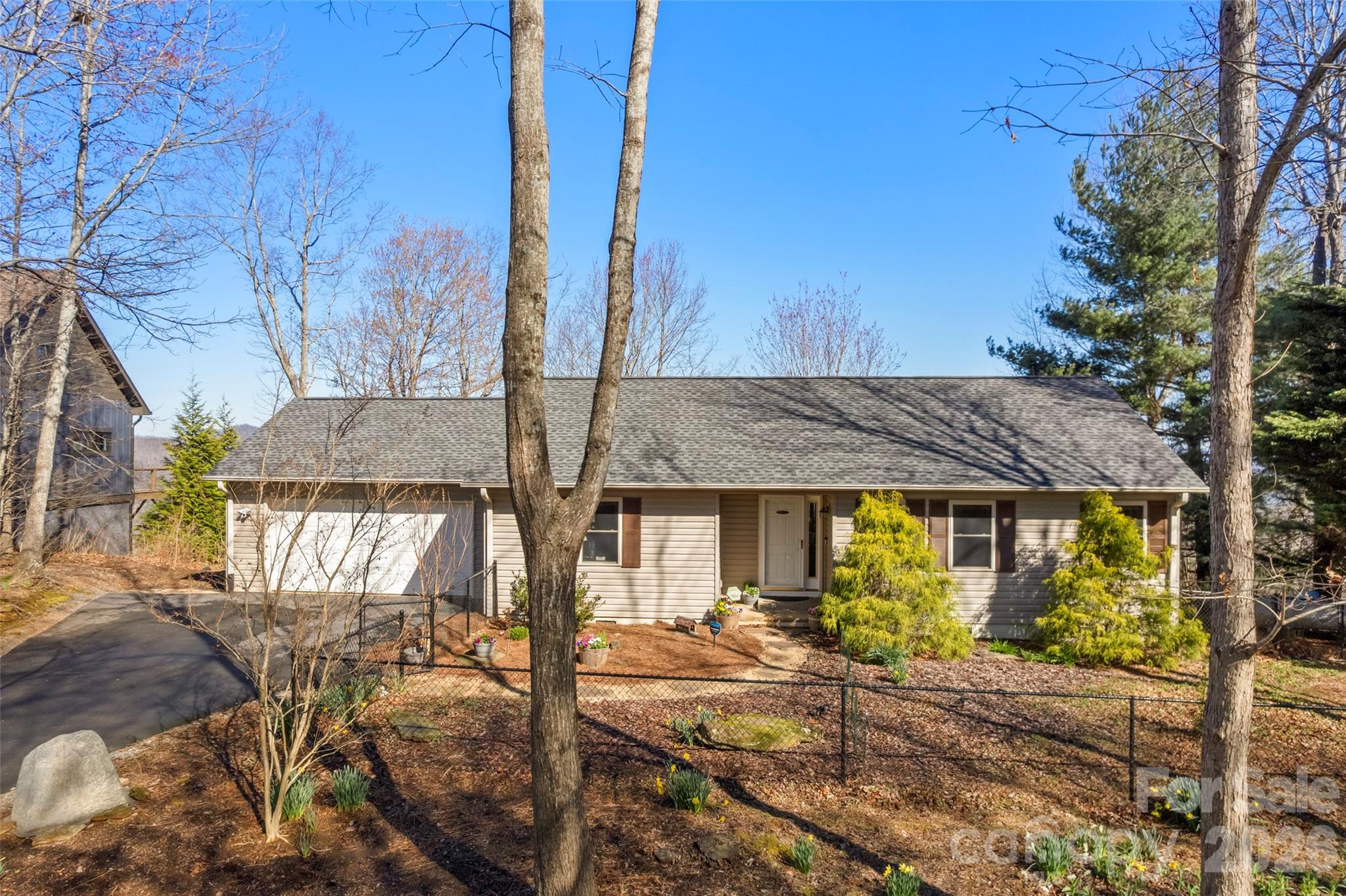 405 Glen Echo Circle — Saluda