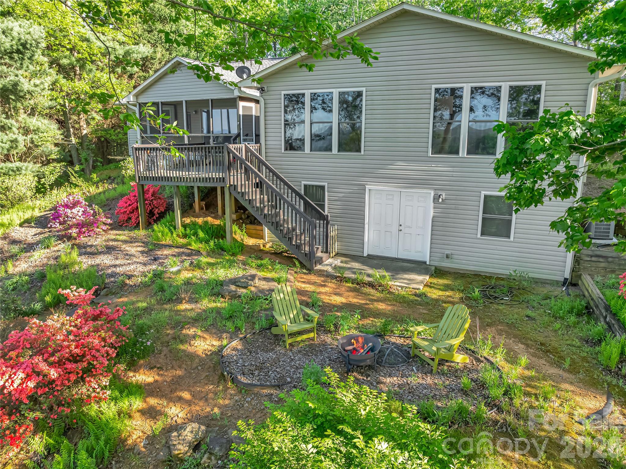405 Glen Echo Circle — Saluda