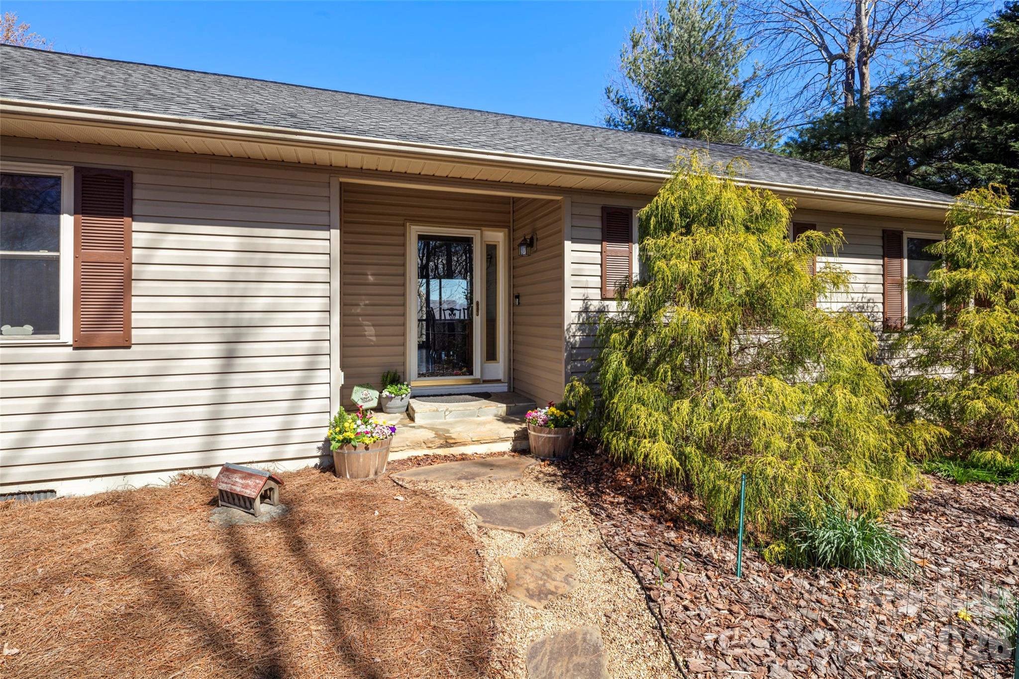 405 Glen Echo Circle — Saluda